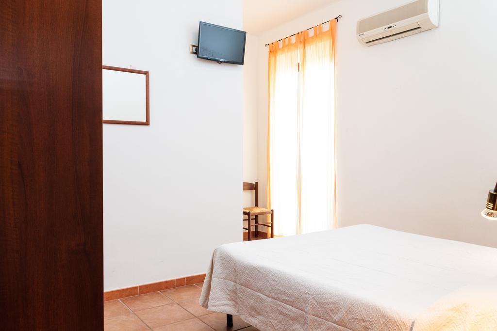La Mezzanella Guesthouse Porto Torres Chambre photo