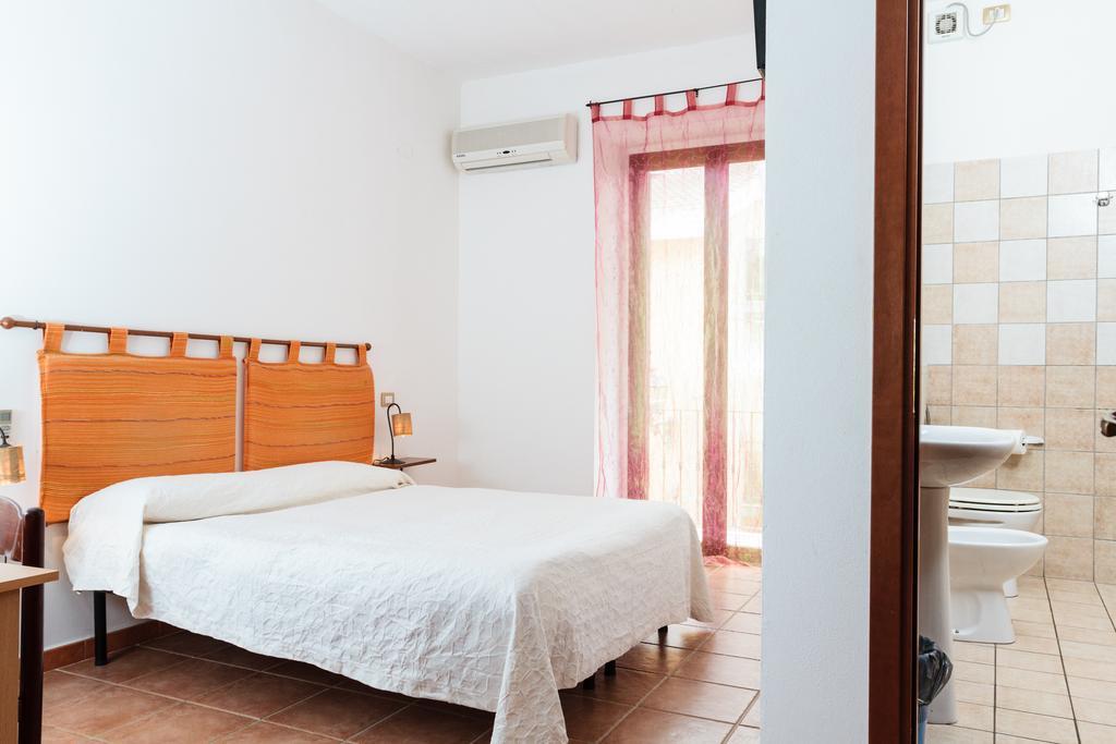 La Mezzanella Guesthouse Porto Torres Chambre photo