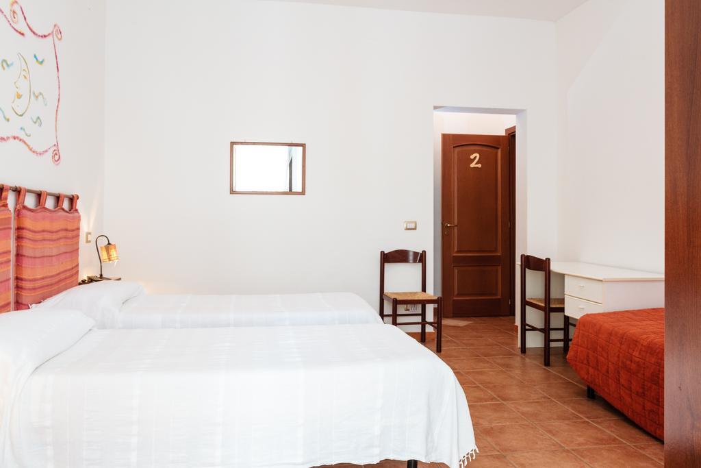 La Mezzanella Guesthouse Porto Torres Chambre photo