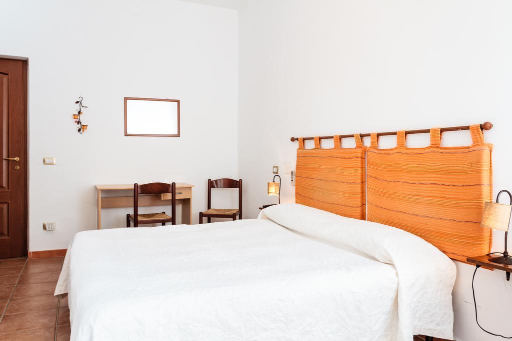 La Mezzanella Guesthouse Porto Torres Chambre photo